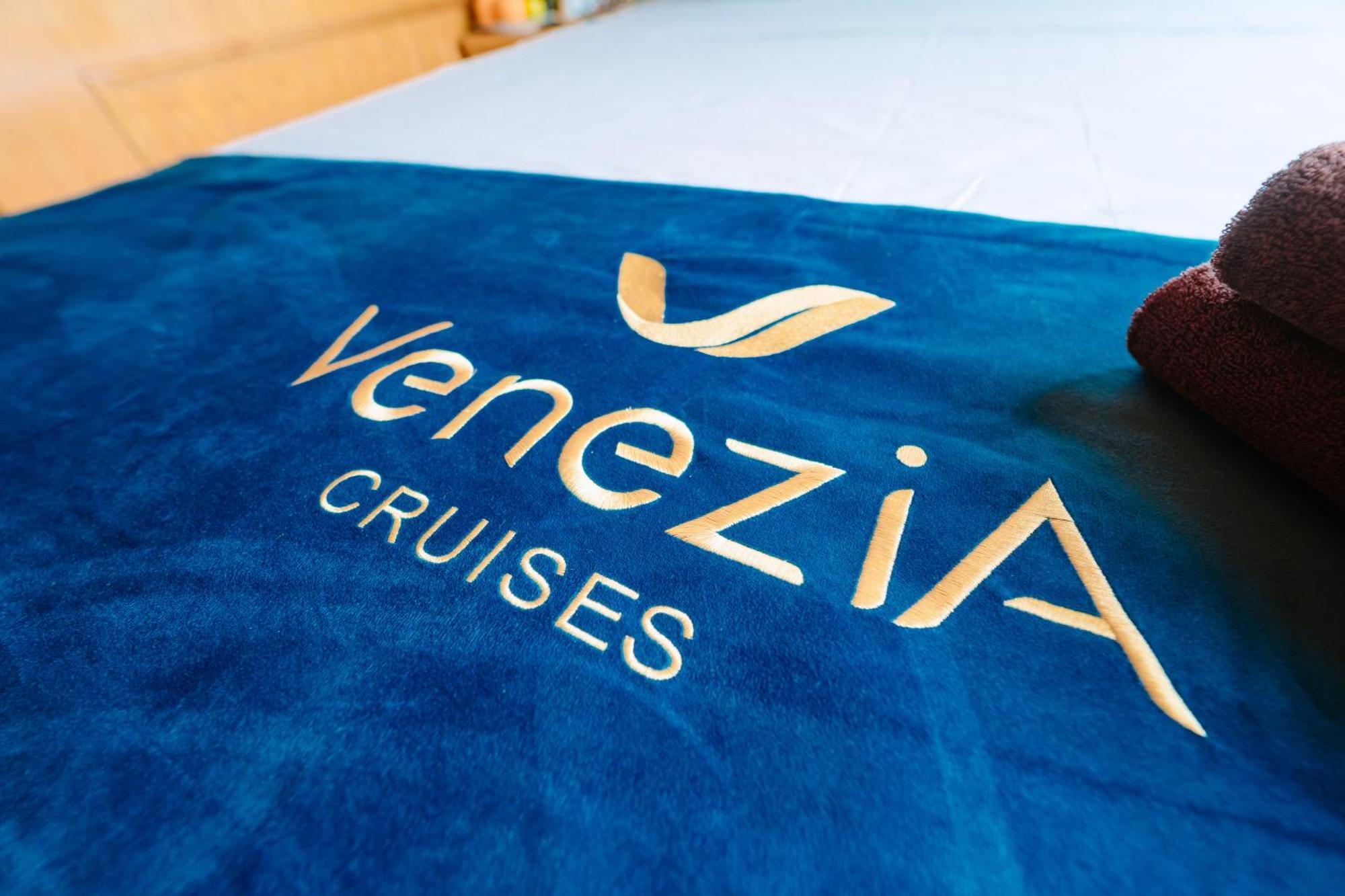 Hotel Venezia Cruises Hạ Long Exterior foto