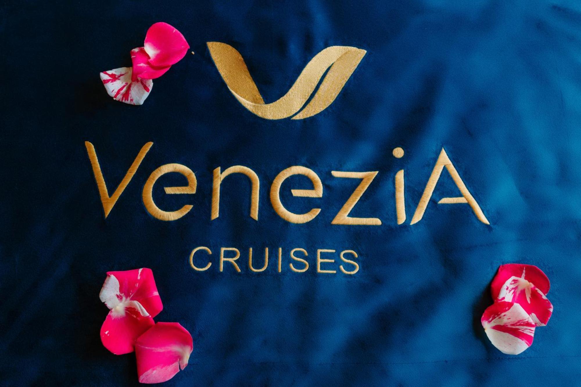 Hotel Venezia Cruises Hạ Long Exterior foto